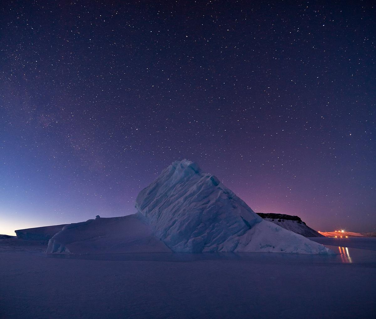 Greenland fjord icebergs
